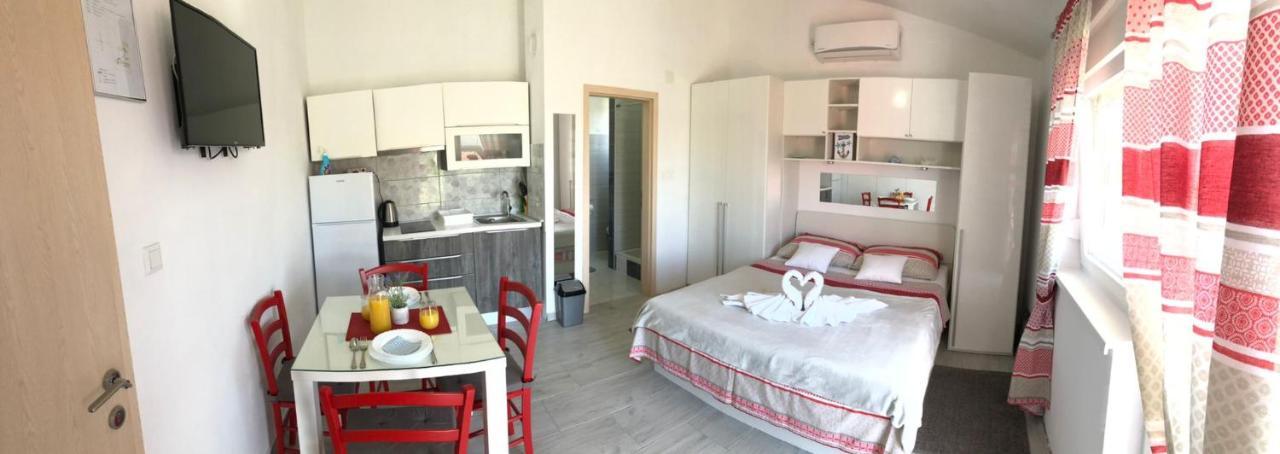 Apartmani Bolero - Obiteljski Odmor Vodice Extérieur photo