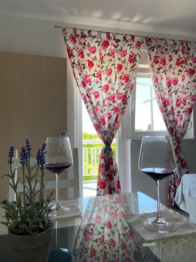 Apartmani Bolero - Obiteljski Odmor Vodice Extérieur photo