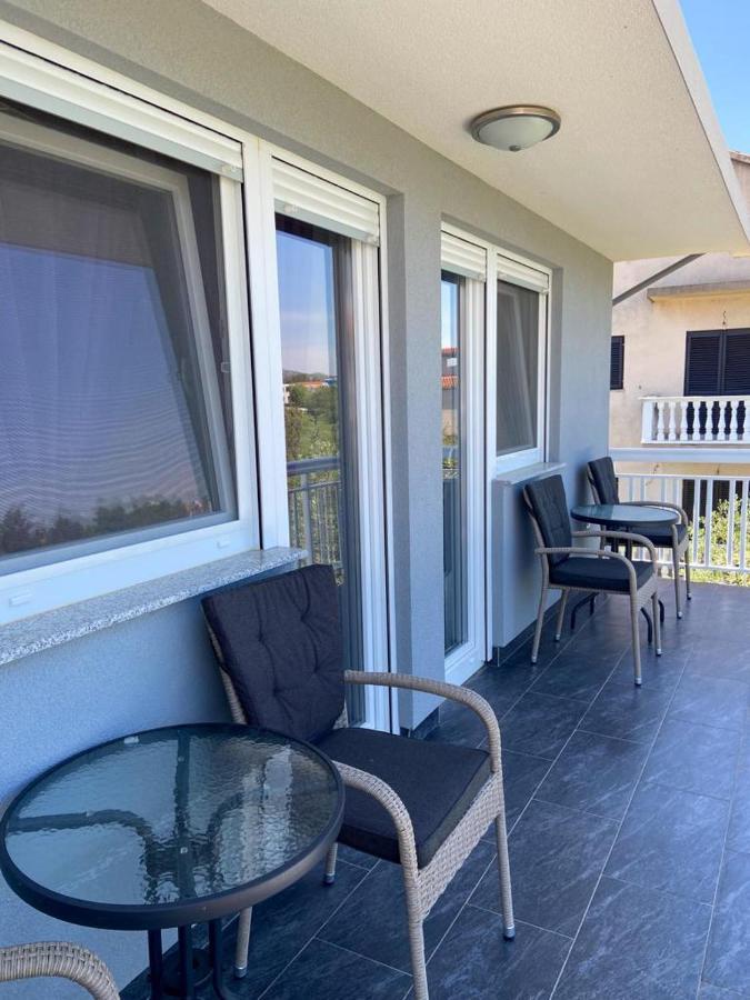 Apartmani Bolero - Obiteljski Odmor Vodice Extérieur photo